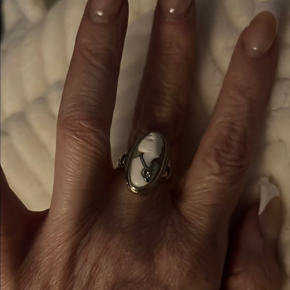 Elegant Antique 14k white gold Cameo Ring